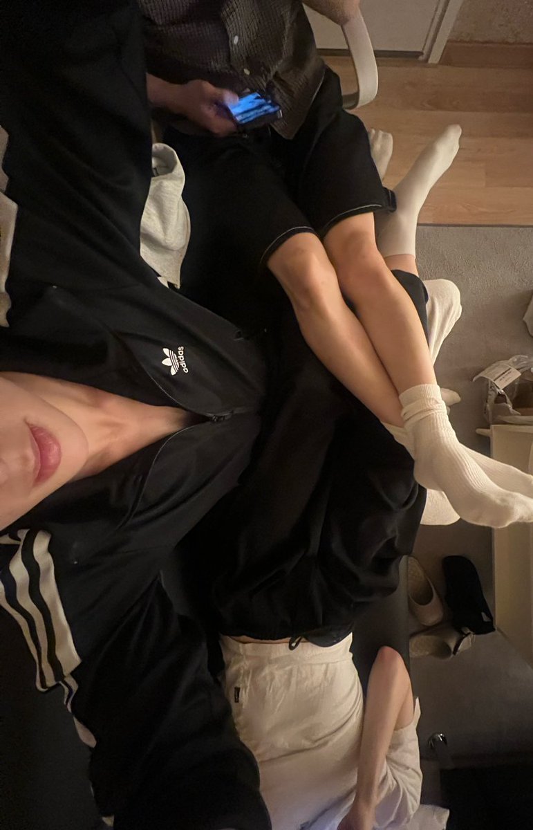 -`♡´- tweet media