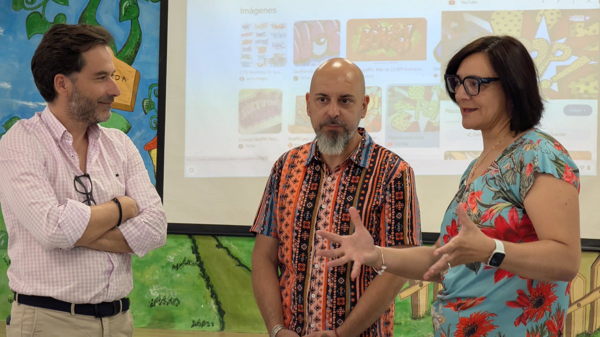 La delegada de <a href="/EducaAnd/">Consejería Desarrollo Educativo y FP</a> <a href="/MariaJoseBaza/">Maria Jose Martin</a> visita el CEIP La Inmaculada del Triunfo de Granada <a href="/aytogr/">Ayuntamiento de Granada</a> para despedir el Programa de Refuerzo Estival, destinado a potenciar el éxito escolar, y que se ha impartido en 47 centros educativos