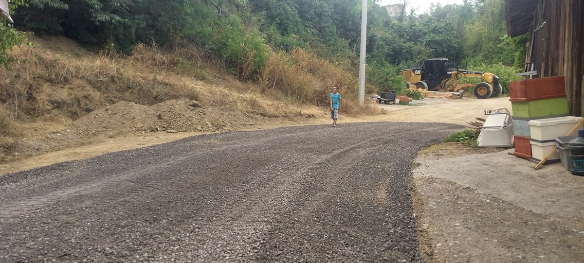 📍Akbıyıklar Köyü

İdaremiz Yol ve Ulaşım Hizmetleri Müdürlüğü ekiplerimiz, merkez ilçemize bağlı Akbıyıklar Köyü’nde sathi kaplama altyapı çalışmalarına devam ediyor.👷‍♂️🚧🚜