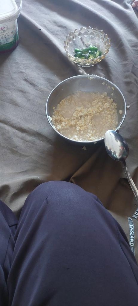 3zla_2026's tweet photo. This is the only meal we could possibly have today in Gaza…
And we still might not manage to get it.
No ceremony. No fight.
Just silent hunger and waiting.
#Gaza #HungerInGaza #Starving #LifeInGaza
@sasa_ghada
@nada_chehade_
@TheDryhtscipe https://t.co/bLRTAemha2