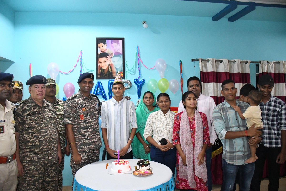 GCRAIPUR's tweet image. #CRPF cares
#Shaheed CT/GD Narpat Singh Boga son's birthday. Sh. Praveen More ,AC visited his hometown and celebrated the occasion with # Martyrs family.
@crpfindia
@CentralZoneCrpf
@cgsectorcrpf
@cwacrpf