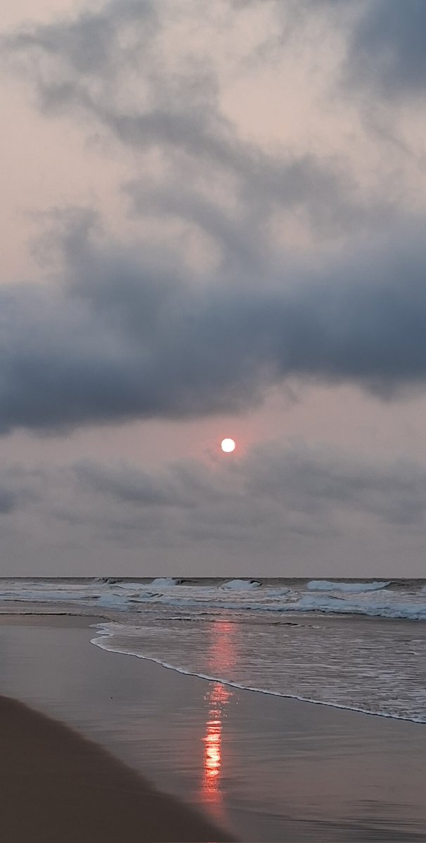 आज फिर दिल ने एक तमन्ना की
आज फिर दिल को हमने समझाया...🎵🎶🎵

#JagjitSingh 
#theme_pic_India_seashore