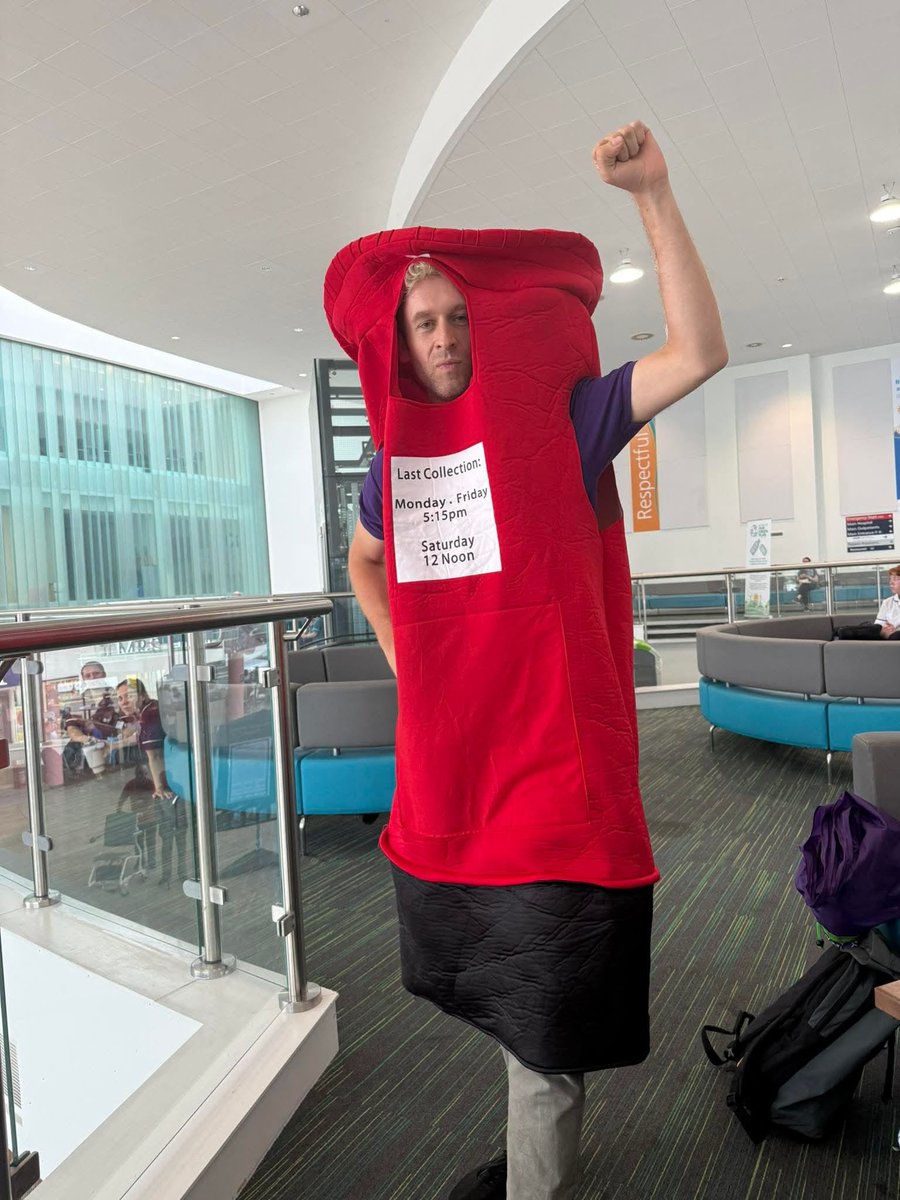 💉Healthcare Assistants at <a href="/unisonblackpool/">Unison Blackpool </a>;  have you voted and posted back your ballot paper yet?  Our friendly post box says "Don't delay, post back today!"📮😁