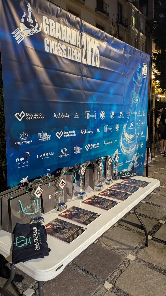 Miguel Illescas (@illescasmiguel) on Twitter photo En juego estos días el Open de Granada, que en su primera edición ha tenido un gran éxito de participación, lleno hasta la bandera y con gran nivel. Enhorabuena a <a href="/fj_melero/">Javier Melero</a> y su equipo. Es un lujo para <a href="/revistaPDR/">Revista Peón de Rey</a> colaborar con torneos tan bien organizados 😎♟️ #ajedrez En juego estos días el Open de Granada, que en su primera edición ha tenido un gran éxito de participación, lleno hasta la bandera y con gran nivel. Enhorabuena a <a href="/fj_melero/">Javier Melero</a> y su equipo. Es un lujo para <a href="/revistaPDR/">Revista Peón de Rey</a> colaborar con torneos tan bien organizados 😎♟️ #ajedrez