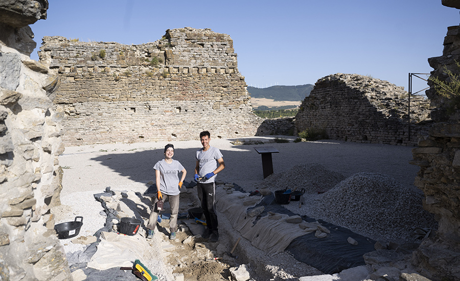 📢 NUPek Tebasko Erdi Aroko gazteluan hasi du unibertsitateko lehen arkeologia-esparrua
Historiako eta Ondareko ikasleak eta boluntarioak ari dira parte hartzen indusketan, Tebas-Muru Artederretako Udalaren laguntzarekin
ℹ️ tinyurl.com/4s9w2rsy