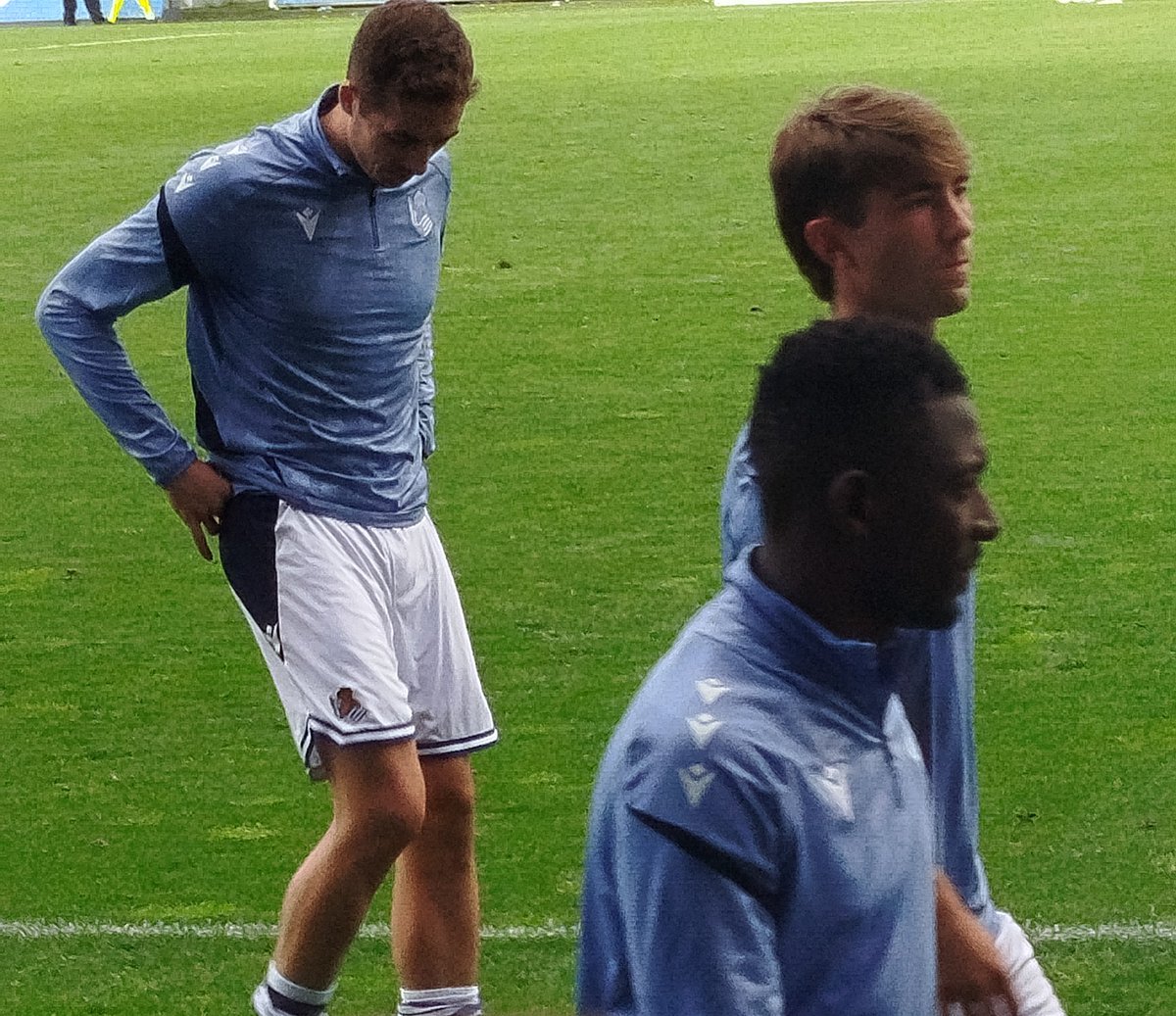 Conclusiones de las posibles salidas de la <a href="/RealSociedad/">Real Sociedad Fútbol</a> .
#CarlosFernandez saldrá a Segunda supongo, #Becker Tb,
#JaviLopez más de lo mismo.
Al bueno de #Traore ayer se le veía Jodido, porque parece que también saldrá. Y #Odriozola a su bola. Sonrisa y a llevárselo calentito. 🤑