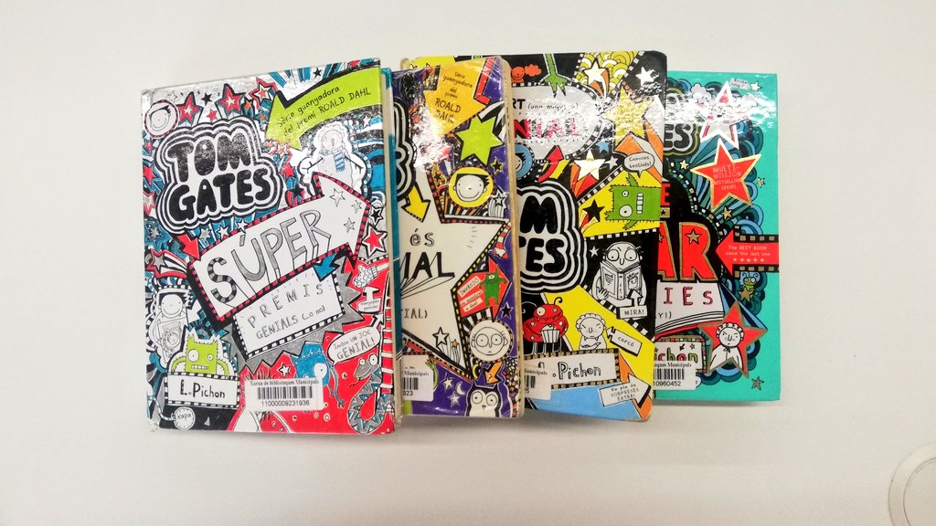 #Avuirecomanem la col·lecció de "Tom Gates" per a infants a partir de 10 anys, on Tom explica la seva vida en primera persona i de la manera més divertida. Una col·lecció per riure d'allò més i molt recomenable per animar als infants a llegir.