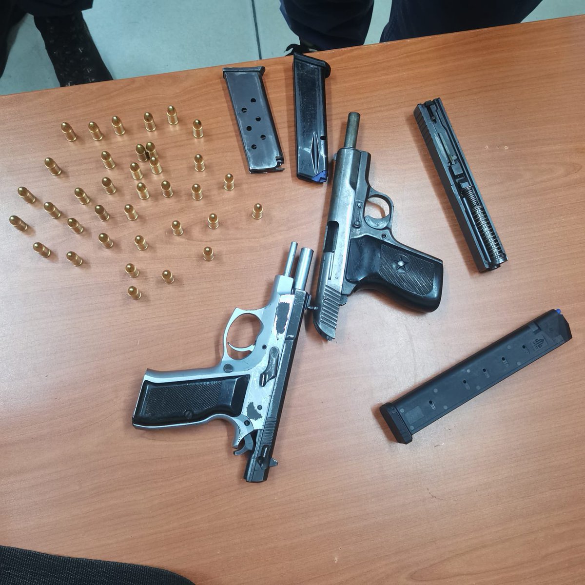 A suspect linked to the recent attempted murder of police officers has been killed in a shootout with the SAPS in KwaDabeka.

According to police: “On Tuesday, 29 July 2025, two police officers were on duty and driving along Danisa Road at Bester area when they were shot at by at