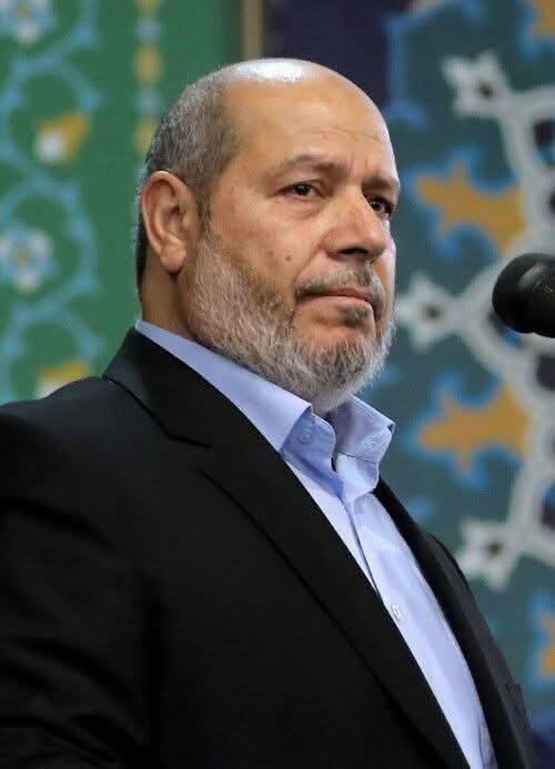 الوجه الآخر لخليل الحية الذي يخبئه عن الناس في فنادق قطر! 
في فبراير 2008 استُشهد نجله حمزة خليل الحية، وهو أحد مقاتلي كتائب القسام حين استهدفته طائرة مسيرة أثناءقيادته فرقة صواريخ
وفي يوليو 2014خسر خليل الحية نجله الثاني أسامة، ومعه زوجته هالة صقر أبو هين وثلاثة من أحفاده
يتبع👇