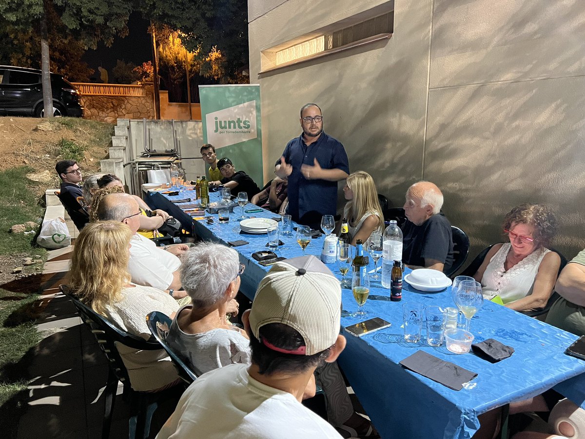 juntsxcatdb's tweet photo. 📸 Ahir vam celebrar el #SoparDEstiu2025 al Casal de la Marítima Nord, envoltats de bon ambient, complicitat i ganes de fer pinya 💪

Seguim treballant per una #Torredembarra millor amb vista a l’#Objectiu2027! 💙

#JuntsPerTorredembarra #FemPinya https://t.co/ifHiXhDYrE