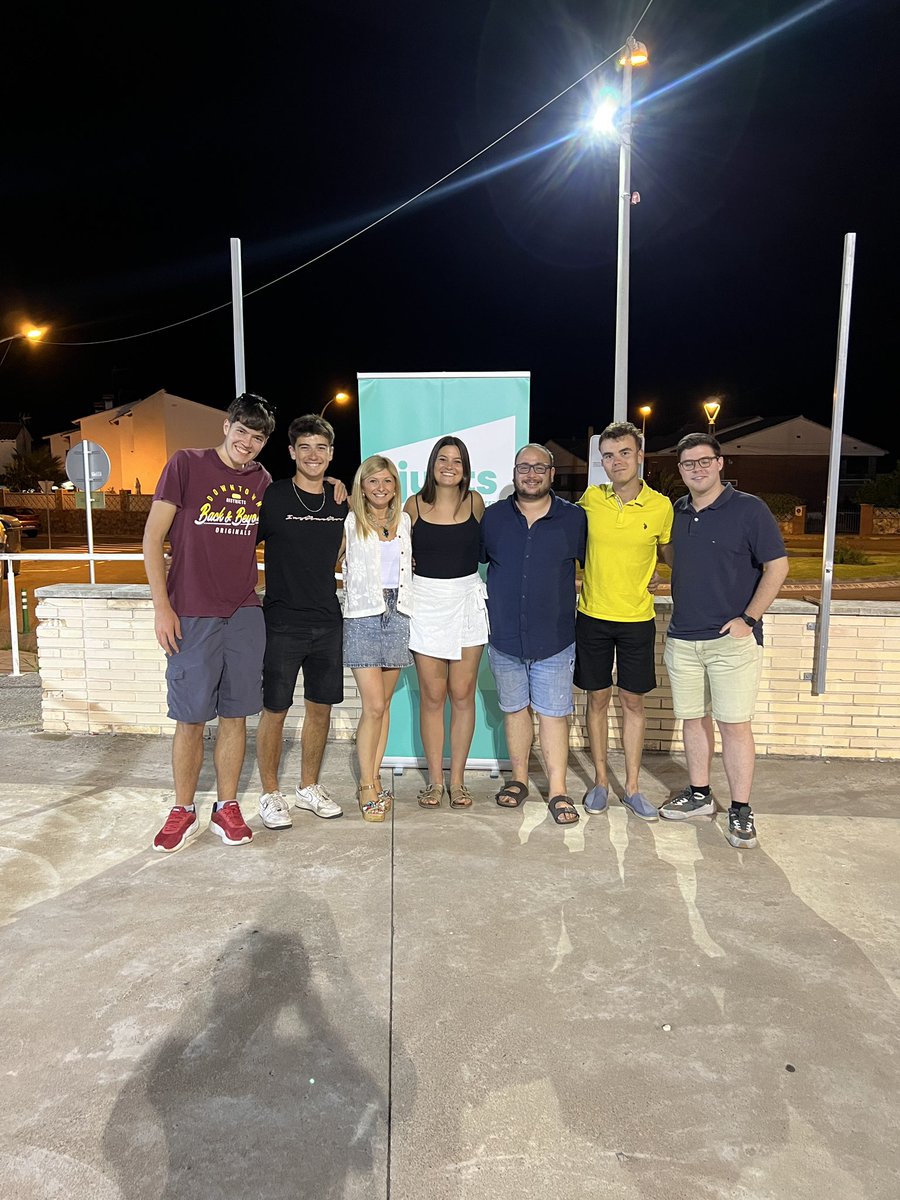 juntsxcatdb's tweet photo. 📸 Ahir vam celebrar el #SoparDEstiu2025 al Casal de la Marítima Nord, envoltats de bon ambient, complicitat i ganes de fer pinya 💪

Seguim treballant per una #Torredembarra millor amb vista a l’#Objectiu2027! 💙

#JuntsPerTorredembarra #FemPinya https://t.co/ifHiXhDYrE