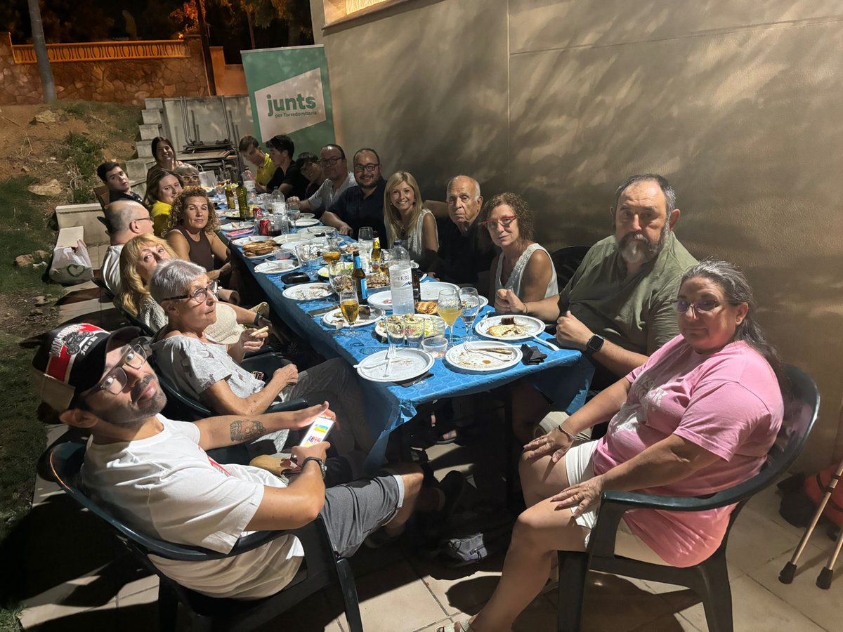juntsxcatdb's tweet photo. 📸 Ahir vam celebrar el #SoparDEstiu2025 al Casal de la Marítima Nord, envoltats de bon ambient, complicitat i ganes de fer pinya 💪

Seguim treballant per una #Torredembarra millor amb vista a l’#Objectiu2027! 💙

#JuntsPerTorredembarra #FemPinya https://t.co/ifHiXhDYrE