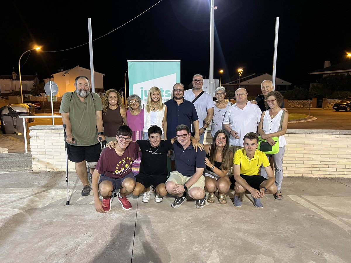 juntsxcatdb's tweet photo. 📸 Ahir vam celebrar el #SoparDEstiu2025 al Casal de la Marítima Nord, envoltats de bon ambient, complicitat i ganes de fer pinya 💪

Seguim treballant per una #Torredembarra millor amb vista a l’#Objectiu2027! 💙

#JuntsPerTorredembarra #FemPinya https://t.co/ifHiXhDYrE