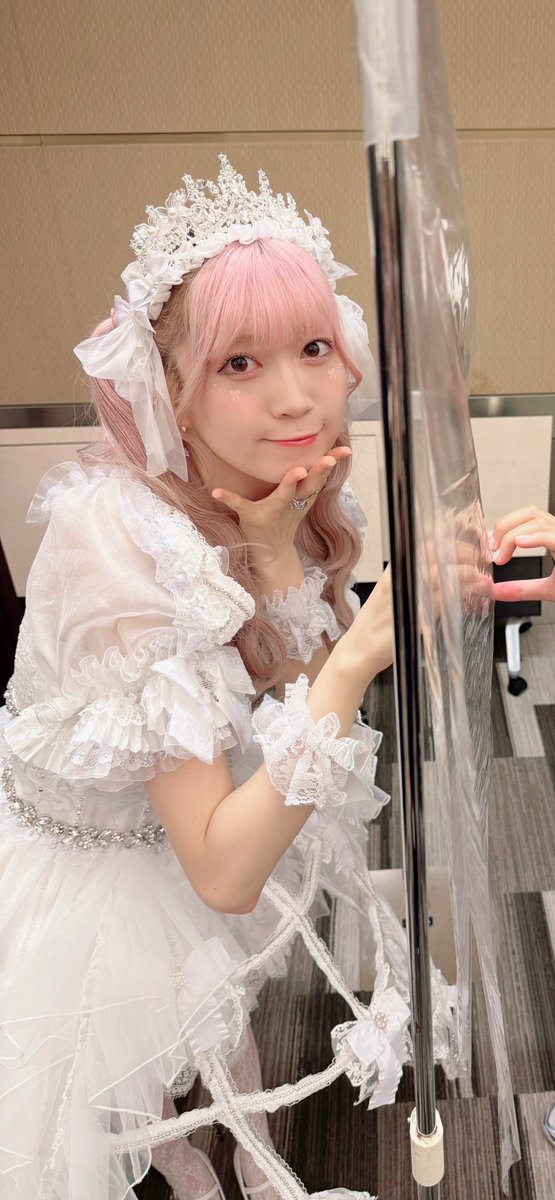 kaomarusan's tweet photo. 遅くなってしまいましたが、、
るんちゃんお誕生日おめでとう！🎂✨
私はるんちゃんが紡いでくれる言葉や世界観の虜です😌✨
いつも救ってくれて本当にありがとう。
素敵な一年を過ごしてください🐇🤍
#るんちゃんえらいね
#律月ひかる生誕祭 https://t.co/oSdWkiI1Td