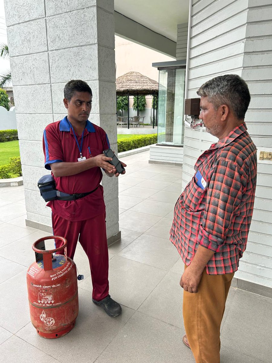 ChandpuriG's tweet photo. Door to Door Safety Awareness Drive conducted by M/s Chandpuri Hp  Gas  Hoshiarpur #HPCL #HPGas #LPG  Customers were educated for Pre Delivery Checks (PDC) and safety awareness regarding LPG installation @HpclHspr @HPGAS11 @NwzLpg @ABHISHE21523924 @bhavneet29 https://t.co/iU4HMNDz2A