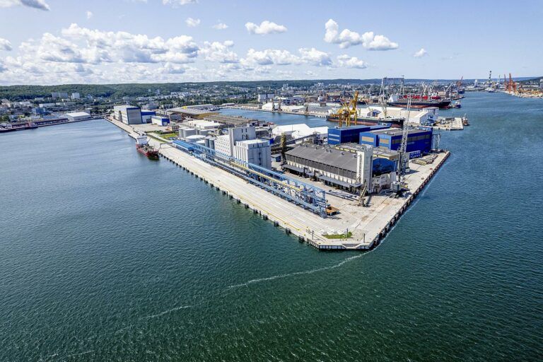 IntermodalnewsP's tweet photo. Wśród 10 najdynamiczniejszych #portymorskie w Europie znalazł się @PortGdynia 
https://t.co/YjfthL9IK3 https://t.co/HtyBKV3Ypm