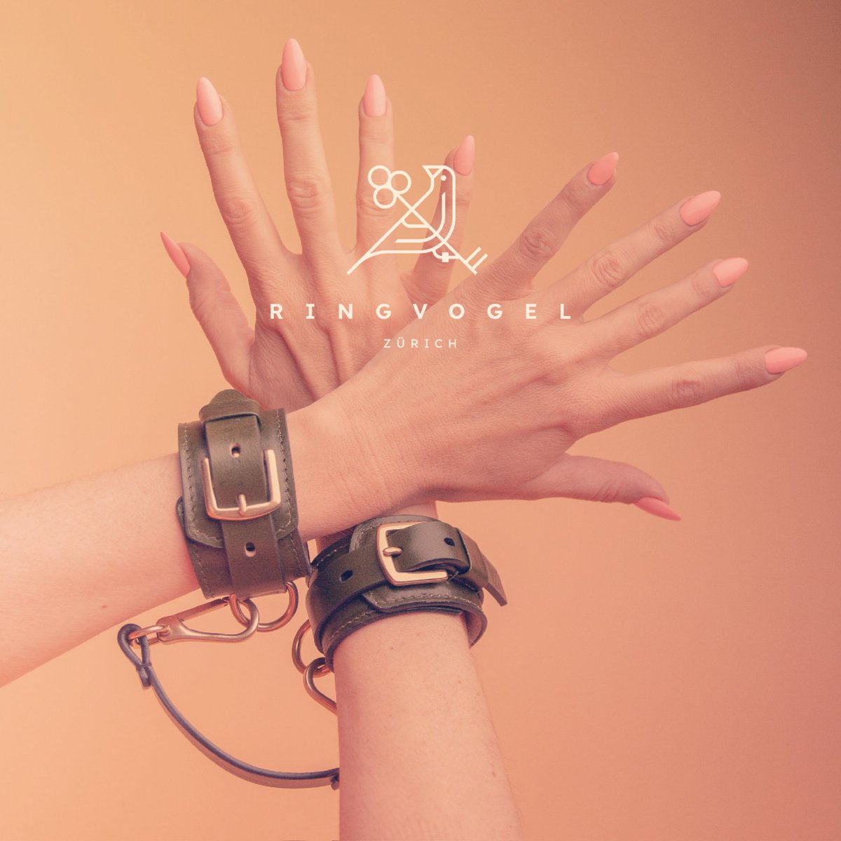 Ringvogel's tweet photo. Premium Qualität von Atelier Ringvogel in Zürich. 

Feinstes Italienisches Leder und Messing Beschläge.

https://t.co/2wbP4HFnMt

#handschellen #handcuffs #ledermanschetten https://t.co/8zU4a1MIft