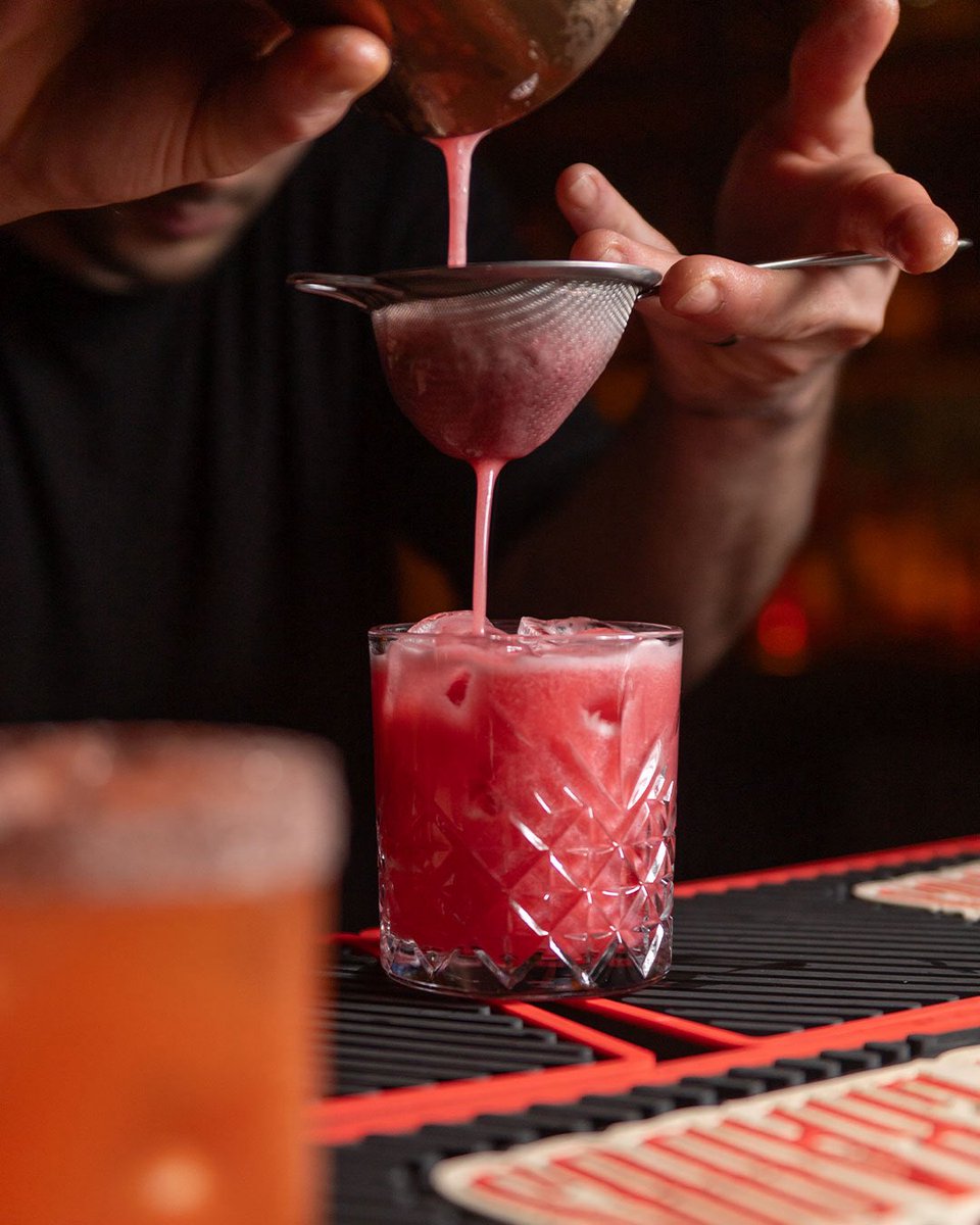 Yazın en renkli hali bardakta… Schön’ün ferahlatıcı kokteylleriyle serinle! 🍓🍍🍸
.
.
  #cassabamodern   #eskisehirmekan   #cassabadayız   #icecek   #kokteyl   #schon