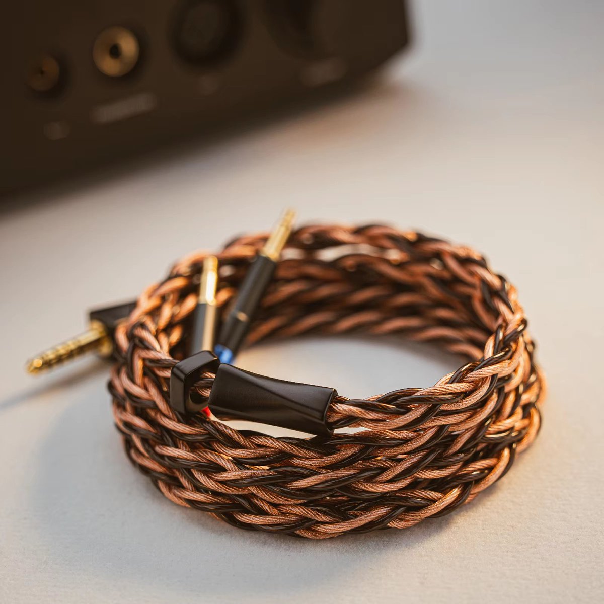 MagicsAudio_jp's tweet photo. FAAEAL OFC無酸素銅ヘッドホンケーブル
✨ ソニーMDR-Z1R/Z7M2、HiFiMAN、Meze Audio、デノンなど主要モデル対応

🔌 高純度OFC銅使用でノイズフリー
🎶 音質が格段にアップ！繊細なニュアンスまで再現

🔗 https://t.co/V6A8xqOdoG https://t.co/M8mW6WqWpG