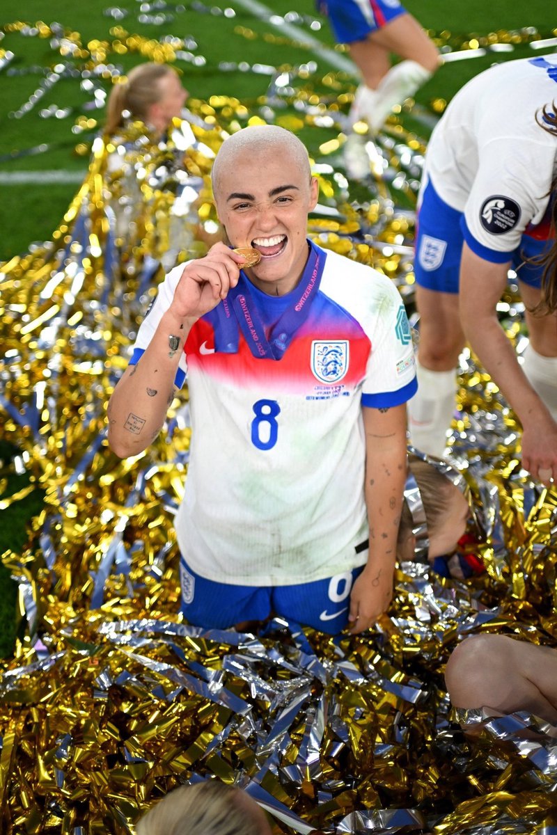 I I O M E 🍑 Lana tweet media