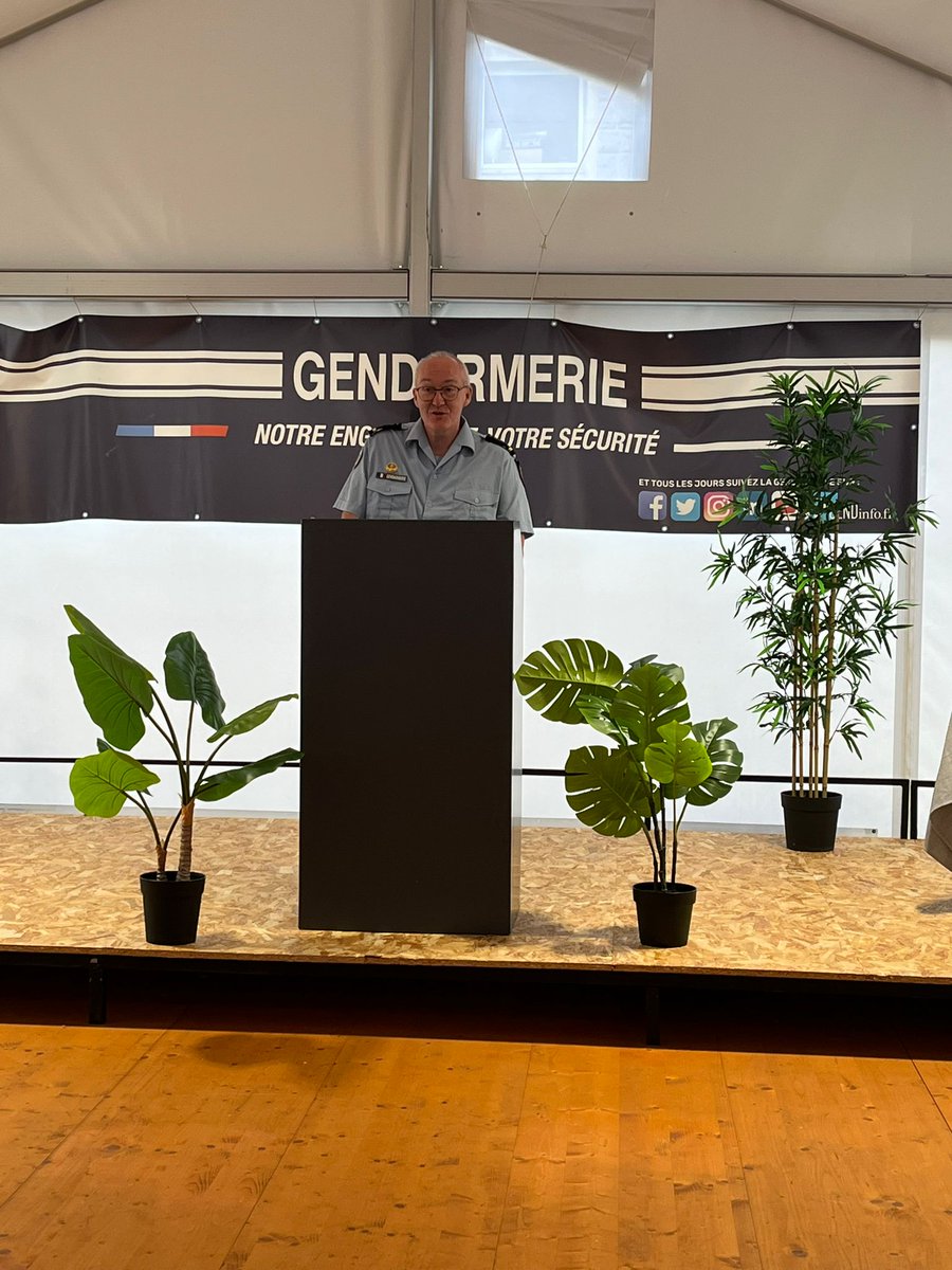 LeLouetteoff's tweet photo. Après 5 ans comme conseiller concertation de niveau 3 à Rennes, je tourne une page.
Des années riches en échanges, en combats, en belles rencontres.
Merci à toutes celles et ceux qui ont partagé ce chemin.
Cap sur Vannes !
📸 (pot de départ)
#Gendarmerie #Concertation #Mutation https://t.co/klufzyj27A