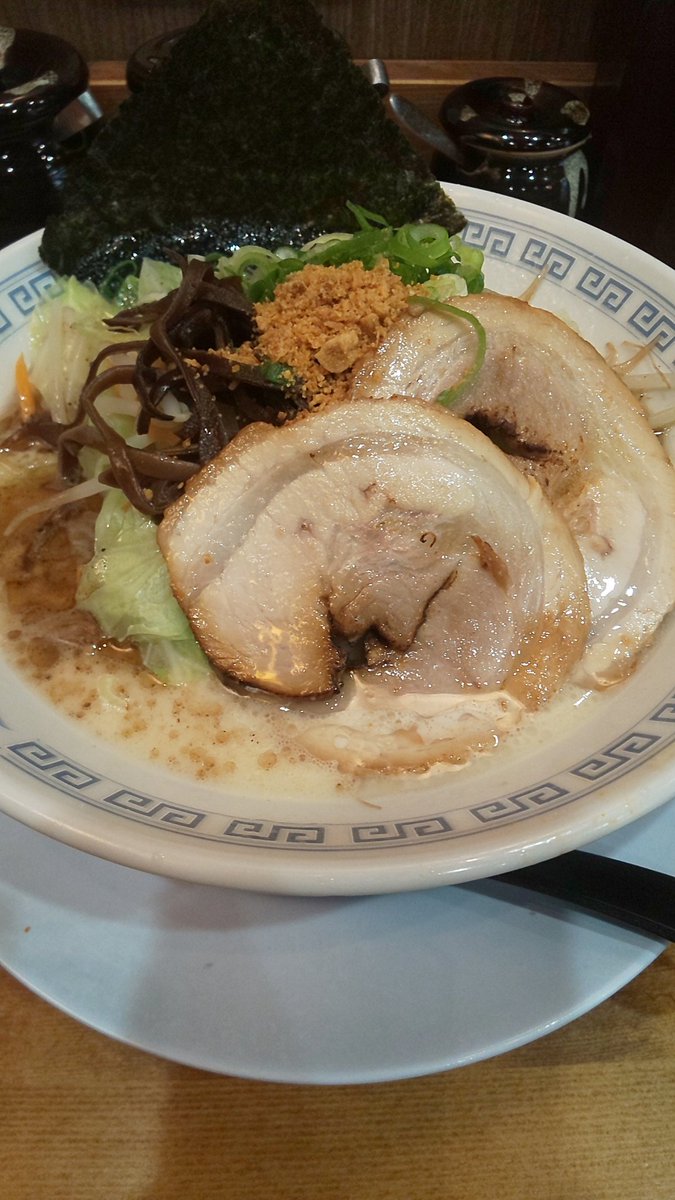 TAGORI969's tweet photo. 博多らーめん一心堂 大塚店の『黒野菜たっぷり』である

これ好き！とんこつラーメンなのに癖が無い、替え玉1玉無料なのもワタシからしたら非常に嬉しいポイントなのである！
#ラーメン #博多ラーメン一心堂 https://t.co/5C4sqfmBmr