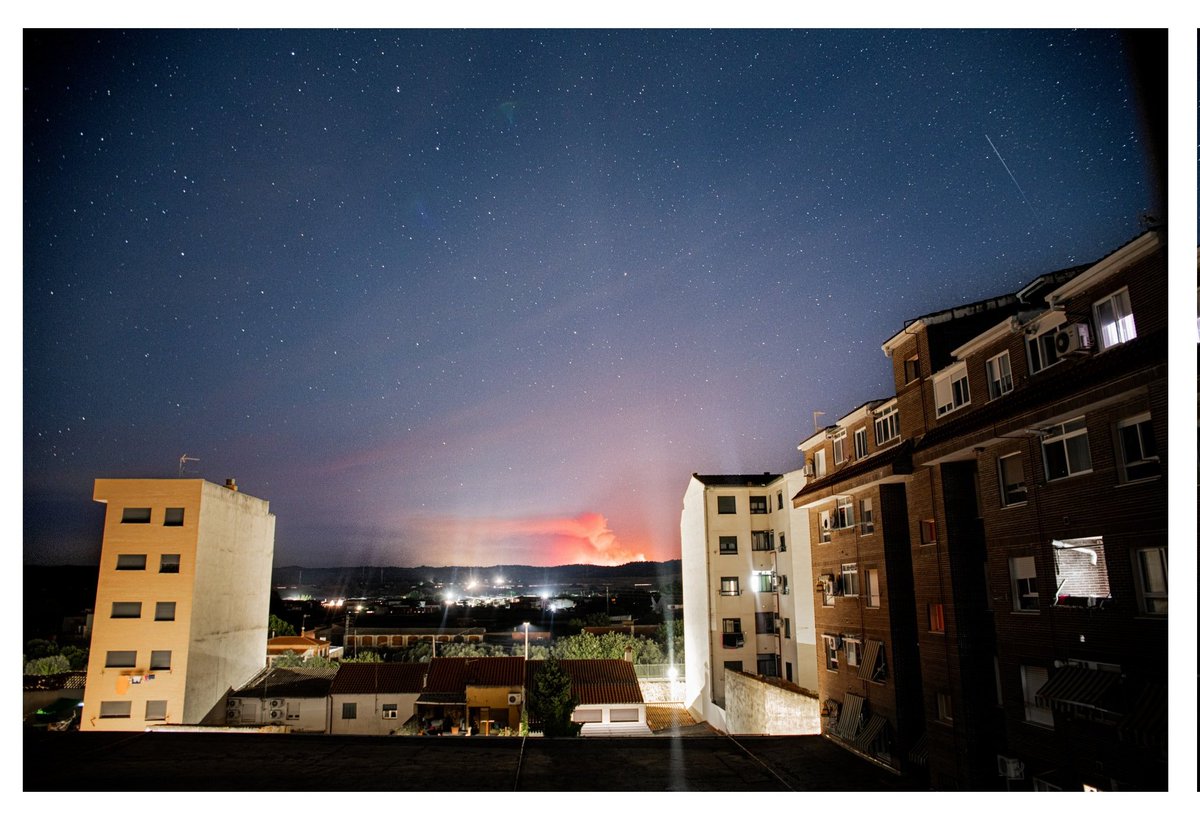 IvanSanLop98's tweet photo. #IFCuevasdelValle #IFMombeltrán 
Visto desde Talavera de la Reina la noche del día 30 de julio https://t.co/dPgJ2Se8Wz