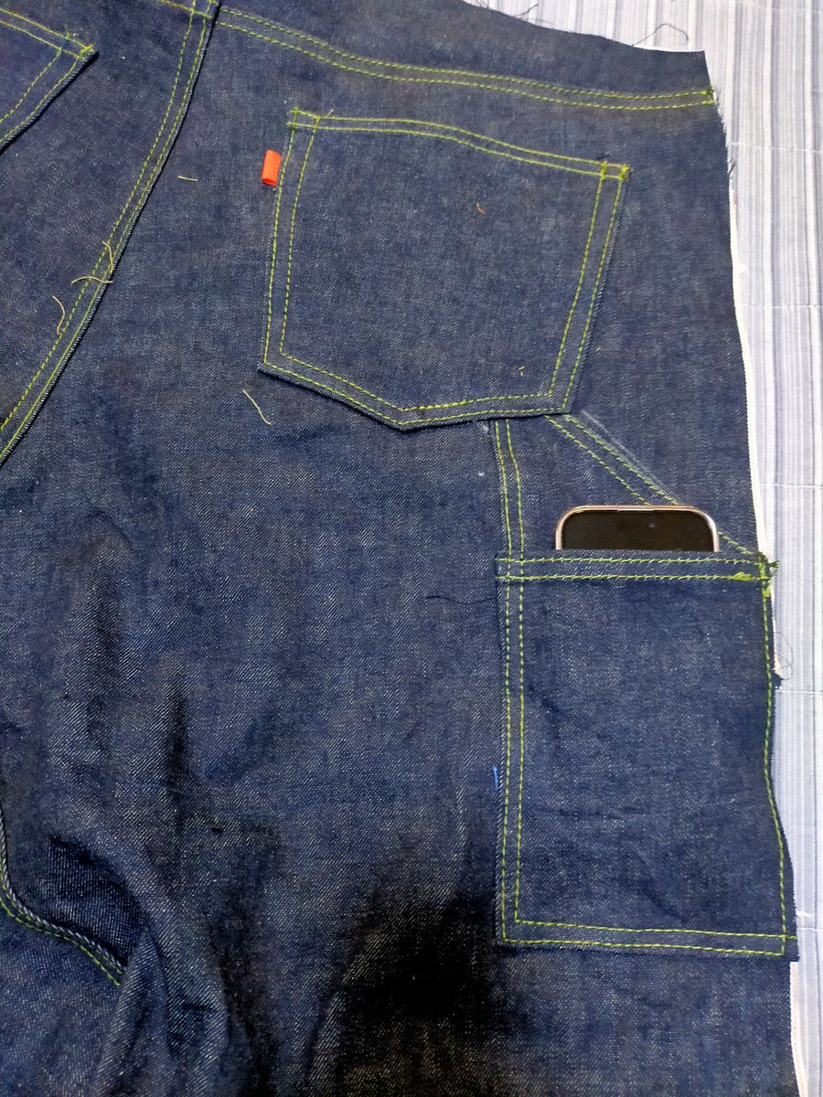 ウォッチポケットをコインポケットと巷では言うようになってますが、 スケールポケットもスマホポケット と言われるようになるやろな、実際このお客様もそうですからね