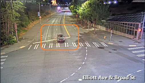 Broad StのElliott Aveの無効車両、SB左車線をブロックしました。注意してください。