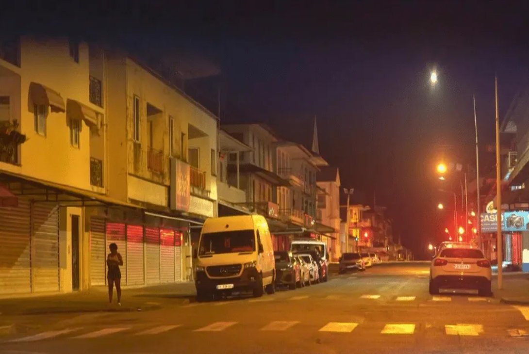 la1ere's tweet photo. 🟡 Immigration et prostitution en Guyane, nouvelle enquête sur ce phénomène croissant 

👉 Les grandes villes ou l’intérieur du territoire avec l’orpaillage clandestin sont touchés par ce phénomène.

📲💻 https://t.co/eHS8Kjeoh3 https://t.co/ZyIWMWuoub