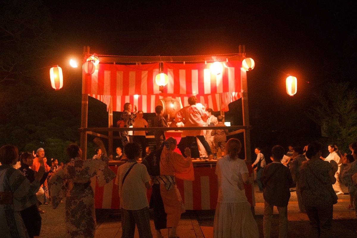 明日8月1日(金)は、修善寺盆踊です🏮
とてもいい雰囲気なので、ぜひお越しください！消滅の危機にあったところを、地域の文化として残しましょうと協力を始めて早3年。この、一足早い修善寺のお盆とお祭りの周知に苦労しているけど…今年も沢山の人が楽しんでくれると嬉しいです…！