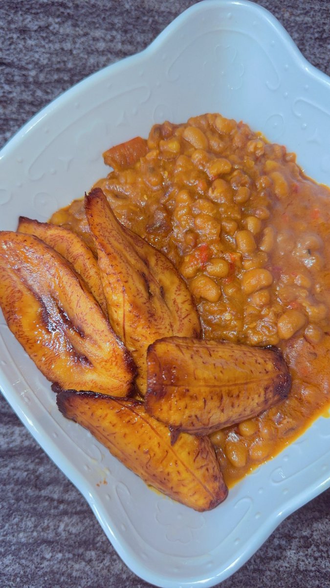 Beans and fried plantain for breakfast😋
What are you having??