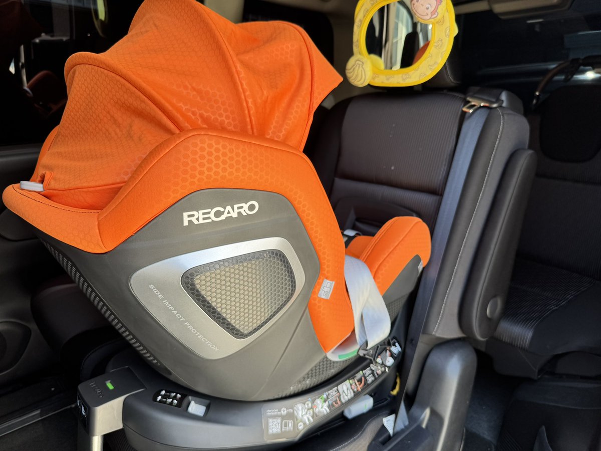 WRmh85s's tweet photo. RECARO到着📦

せっかくだからド派手なオレンジにしてみた🍊

納車まで時間あるから
しばらくセレナで使おうかな🤭 https://t.co/Ep9Cr4wTdv