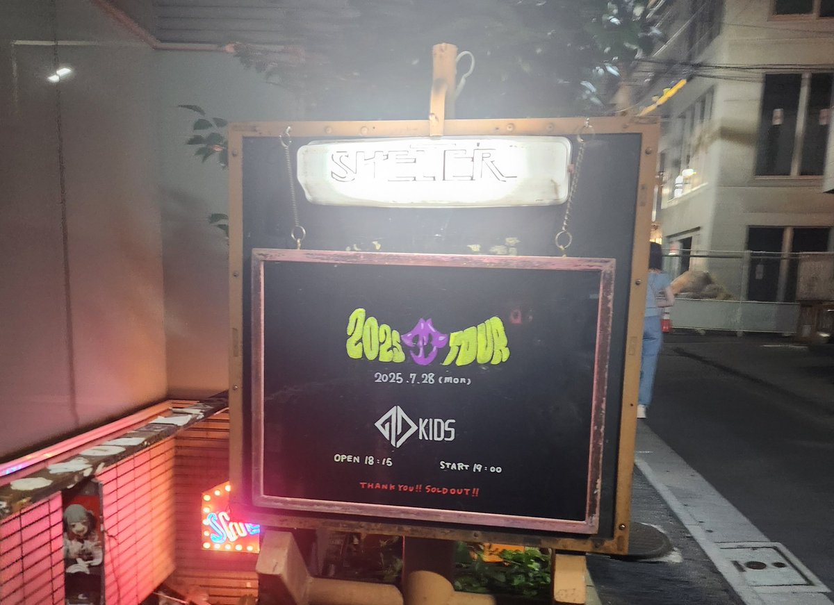e_r_lu_ki's tweet photo. 忘れてた、きゅーなな 下北沢SHELTER行ってました✌️1stツアー完走おめ〜 https://t.co/KuIQNygbkI
