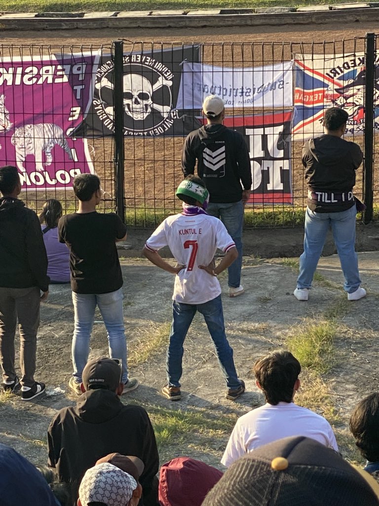 BornInFuckingGovernment tweet media