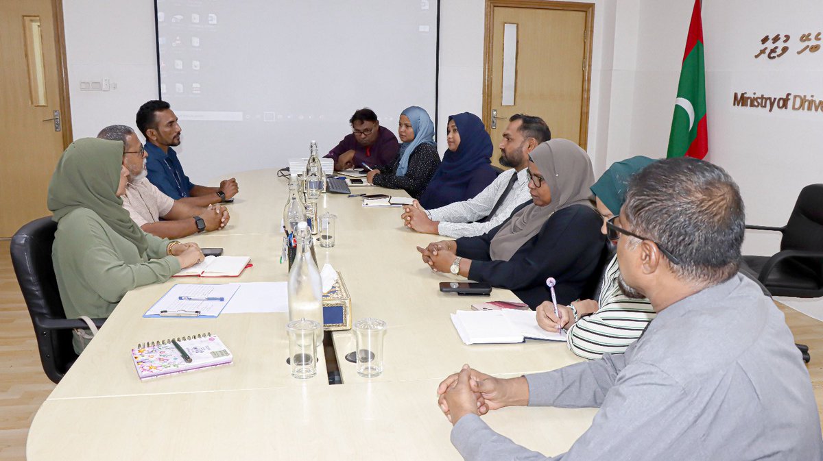 MoDLCH's tweet photo. ދިވެހިރާއްޖޭގެ ފަޚުރުވެރި ޤައުމީ ދުވަސް ހއ. އުތީމުގައި ފާހަގަކުރުމުގެ ގޮތުން ދިވެހިބަހާއި ސަގާފަތާއި ތަރިކައާ ބެހޭ ވުޒާރާއިން ޤައުމީ އެއާލައިނާއެކު ބޭއްވުނު މަޝްވަރާގެ ތެރެއިން. https://t.co/xksOCoZptx