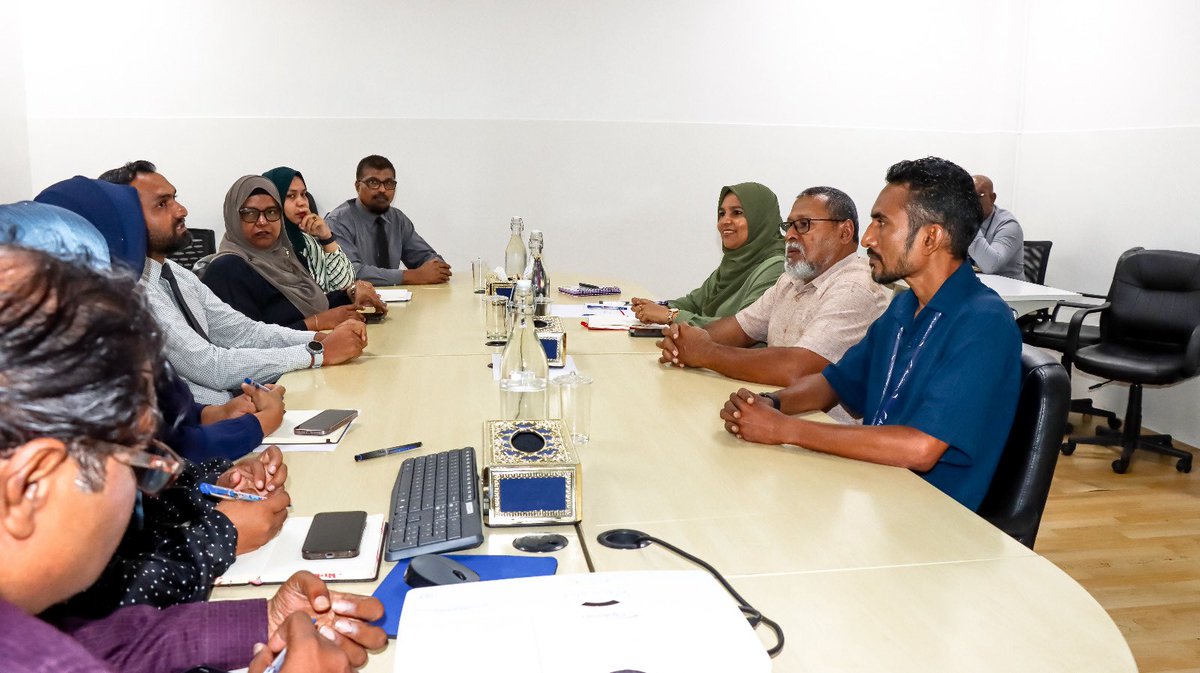MoDLCH's tweet photo. ދިވެހިރާއްޖޭގެ ފަޚުރުވެރި ޤައުމީ ދުވަސް ހއ. އުތީމުގައި ފާހަގަކުރުމުގެ ގޮތުން ދިވެހިބަހާއި ސަގާފަތާއި ތަރިކައާ ބެހޭ ވުޒާރާއިން ޤައުމީ އެއާލައިނާއެކު ބޭއްވުނު މަޝްވަރާގެ ތެރެއިން. https://t.co/xksOCoZptx