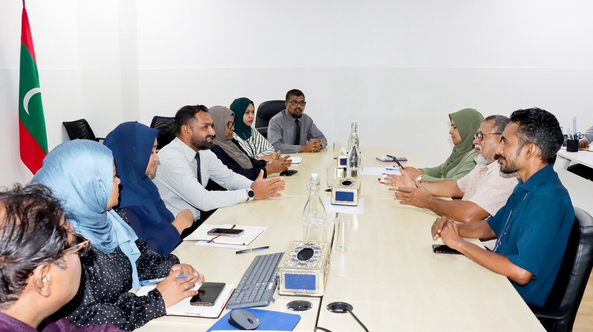 MoDLCH's tweet photo. ދިވެހިރާއްޖޭގެ ފަޚުރުވެރި ޤައުމީ ދުވަސް ހއ. އުތީމުގައި ފާހަގަކުރުމުގެ ގޮތުން ދިވެހިބަހާއި ސަގާފަތާއި ތަރިކައާ ބެހޭ ވުޒާރާއިން ޤައުމީ އެއާލައިނާއެކު ބޭއްވުނު މަޝްވަރާގެ ތެރެއިން. https://t.co/xksOCoZptx