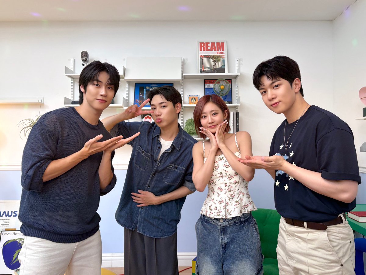 NFlyingofficial's tweet photo. [📸] 부러우면 지는 거다😏ㅣ승헌쓰&amp;쥴리의 ‘이아이는요’ I EP.4 N.Flying (엔플라잉) 승협&amp;회승

⚡ https://t.co/3sJANkS8K7

#NFlying #엔플라잉 #이승협 #LeeSeungHyub #유회승 #YooHweSeung #Everlasting #에버래스팅 #만년설 https://t.co/vp0JizhF2k