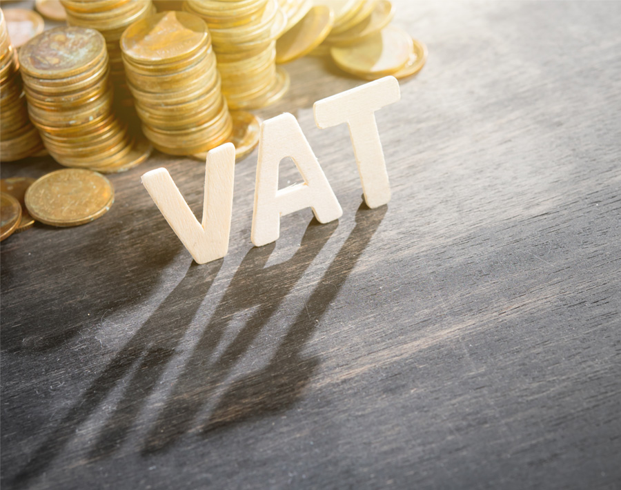 If you pay your VAT monthly or quarterly, the deadline for submitting your return and paying any VAT you owe is one calendar month and seven days after the end of the VAT period.

pierce.co.uk/services/onlin…