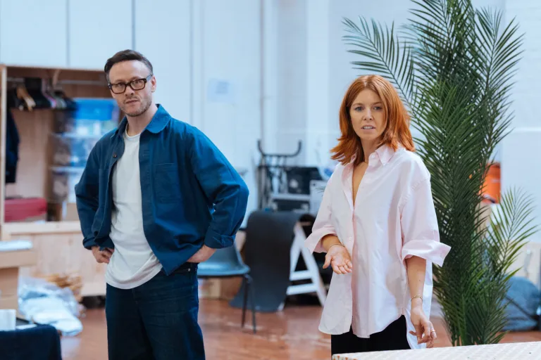 WhatsOnStage's tweet photo. 2:22 A Ghost Story releases tour rehearsal photos https://t.co/mAMVESwRWp https://t.co/XvWSGr4Mk4