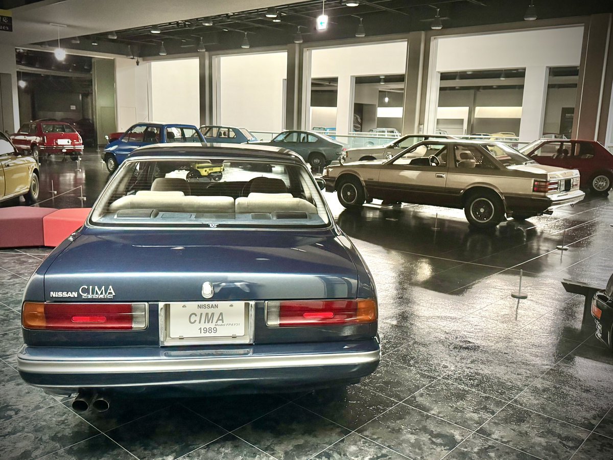 Nao_Nunogaki's tweet image. 【クルマ館充実編】クルマの名前が“シーマ現象”と呼ばれたのはすごい事ですね。長らく超えられなかった3ナンバー税制枠をゆったりしたスタイリングの魅力で超えてみせました。まるで100m走の日本選手9秒代のように超えられるとわかると次々記録も塗り替えられていくものなのでしょう‥  #cima