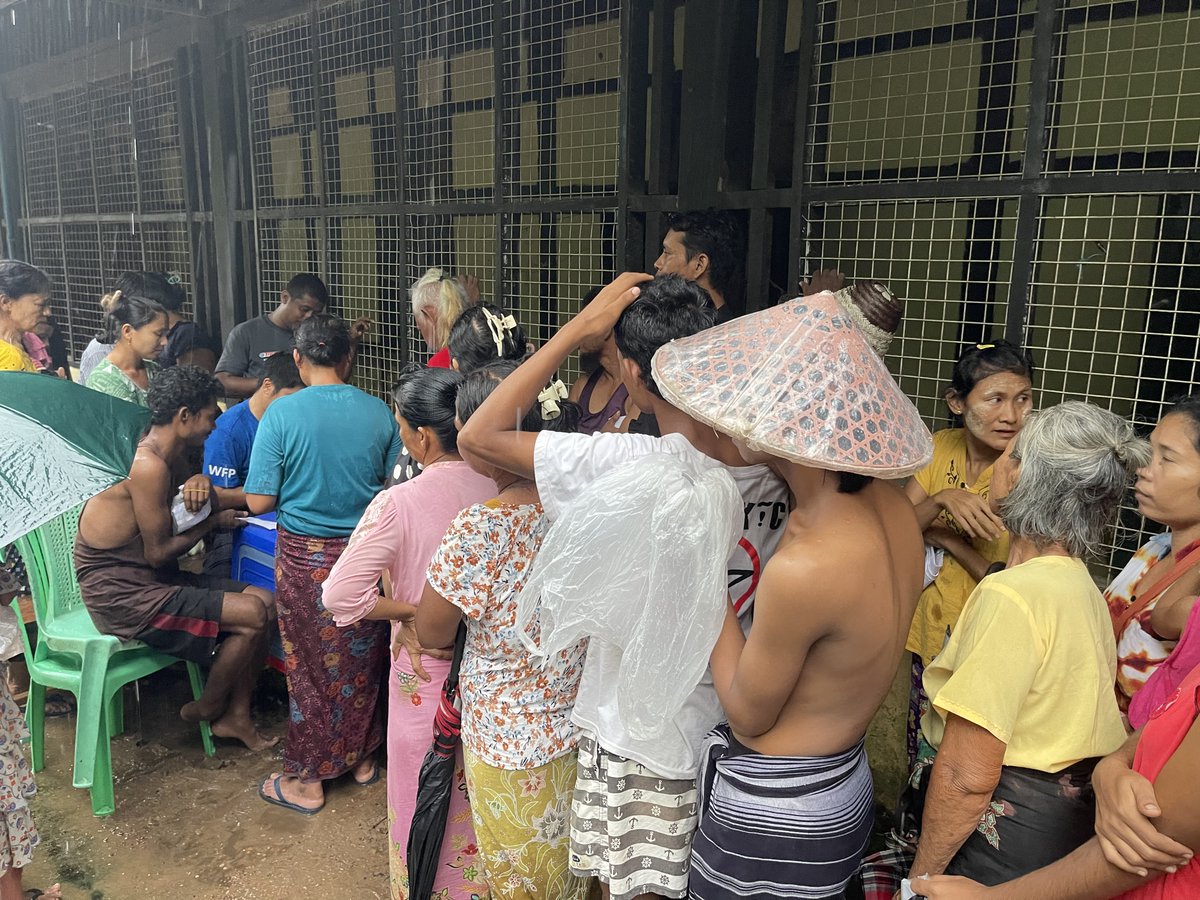 WFPAsiaPacific's tweet photo. 🚨 As floodwaters rise in #Myanmar, WFP is delivering lifesaving aid. In Kayin State, we're distributing ready-to-eat fortified biscuits to those most affected ensuring immediate access to food &amp; nutrition. We're also monitoring other high-risk areas, ready to scale up as needed. https://t.co/hu8vGc7OLB
