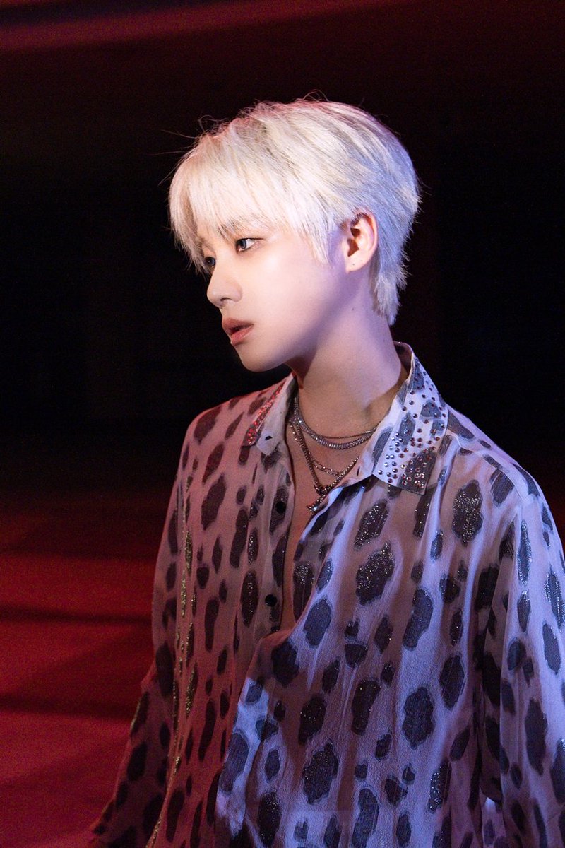 jiwonscherry's tweet photo. [genie magazine] JINHWAN - OBEY MV behind the scene 🖤🤍

#OBEYwithJAY #JAY_207 https://t.co/UgcAZr5MmQ