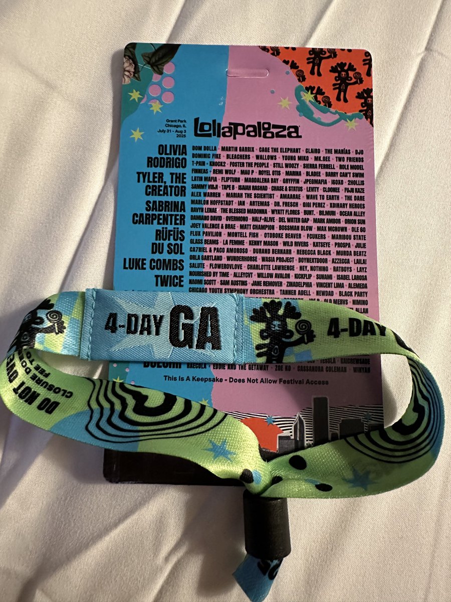 sonkigen's tweet photo. #TWICE #TWICEPALOOZA #Lollapalooza 
Ready https://t.co/2is3b19sMD