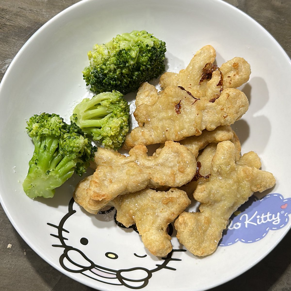 cal estimate? 😓

3 pieces of broccoli 
7 steggles dino nuggets + salted