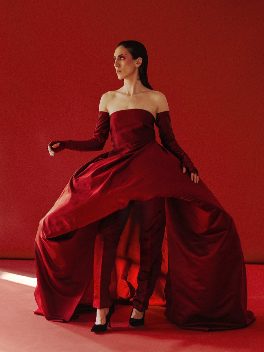 🔌’Figura’ de Clara Aguilar. Es un espacio donde la electrónica, el ambiente y el chamber-pop conviven bajo un halo operístico lleno de dramatismo.

📆31 enero
⚫Sala Negra
➡️c.madrid/n8wk2

#MadridesCultura #musicaelectronica #luces