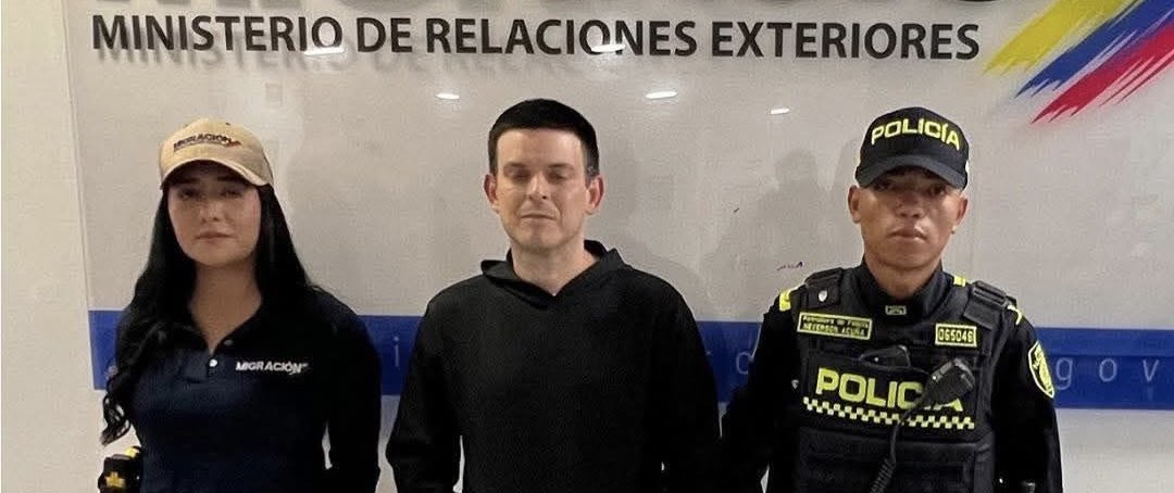 Despues de unas largas vacaciones en Miami regresa Alejandro Lyons a Colombia a pagar su condena por el desfalco a Cordoba.