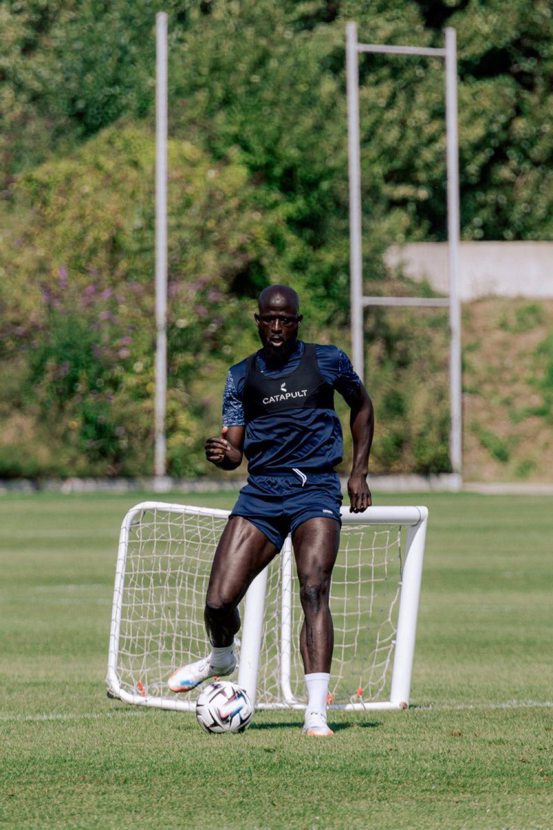 J'ai des envies d'ailleurs mais il est hors de question de manquer de respect au club. Si mon départ permet à tout le monde de s'y retrouver, j'en serais heureux. Je ne ferme aucune porte y compris celle de {rester}."

Abdoulaye Touré pour <a href="/Sport_PN/">ParisNormandie Sport</a>.