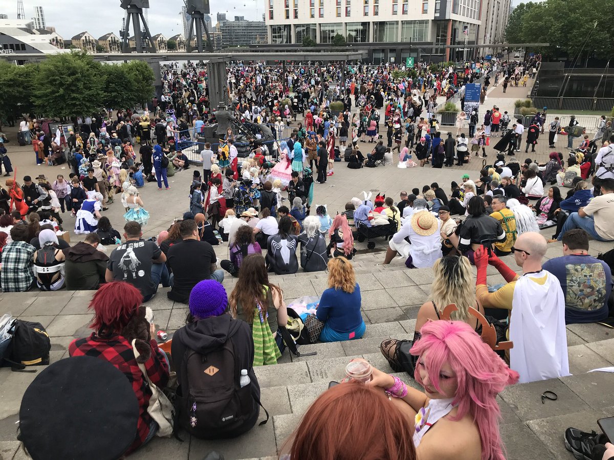 「某同人誌販售會初次在倫敦舉辦」和「首次的同人誌販售會」
差之毫釐繆以千里啊朋友,人均N2連這都能錯？
我前個月參加的是假的同人展是吧？（順帶一提有會場報告和相片分享的podcast)